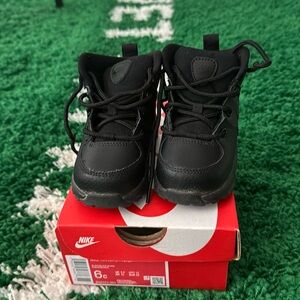 trail/hiking Nike boots size 6c